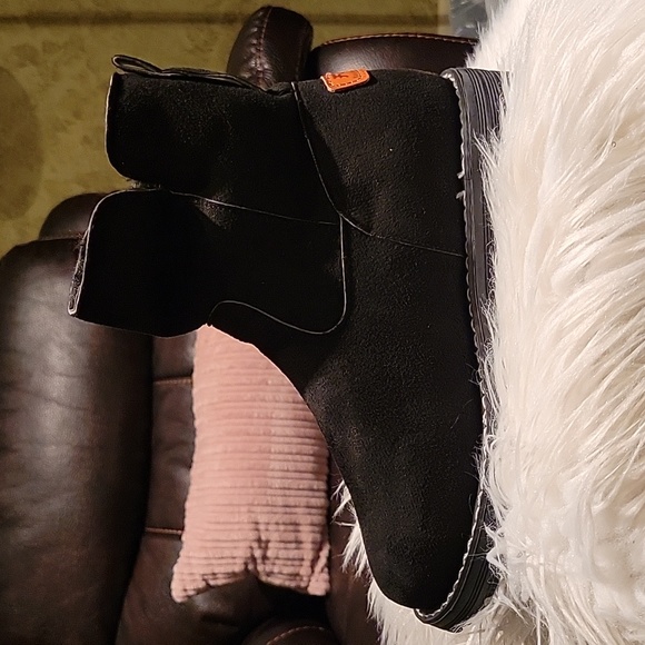 Fur Lined Short Boots - Picture 7 of 8